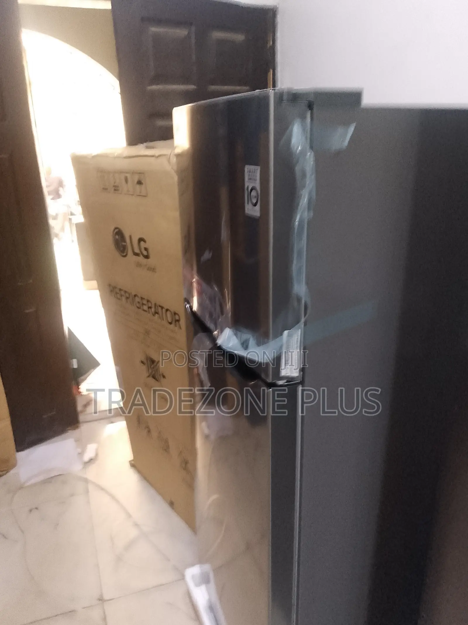 LG 260L Double Door Fridge – Modern Kitchen Appliance