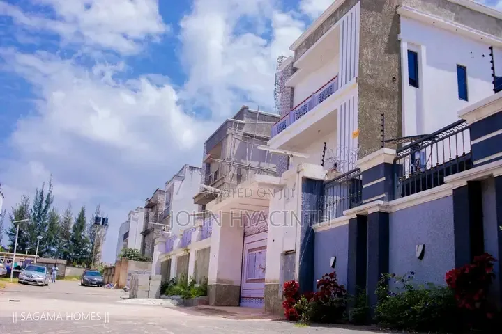 3bdrm Duplex in Sagama Estates, Galadimawa for sale