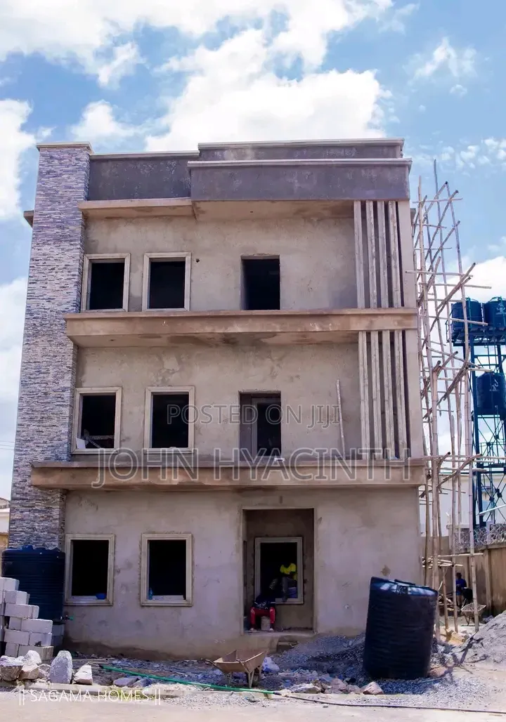 3bdrm Duplex in Sagama Estates, Galadimawa for sale