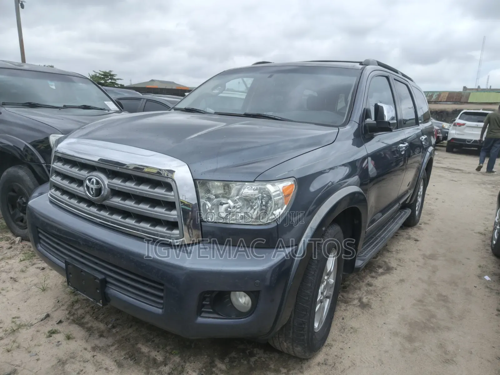 Toyota Sequoia Limited 4dr SUV 4WD (5.7L 8cyl 6A) 2008 Gray