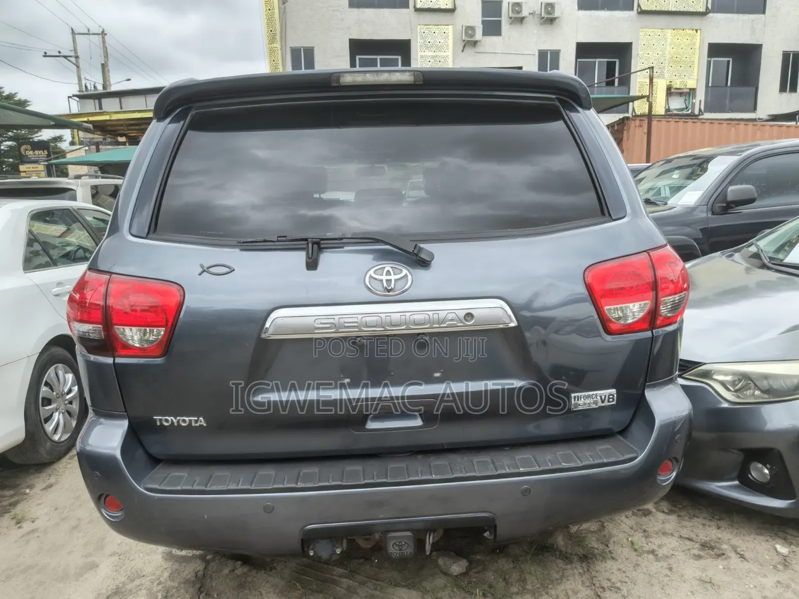 Toyota Sequoia Limited 4dr SUV 4WD (5.7L 8cyl 6A) 2008 Gray