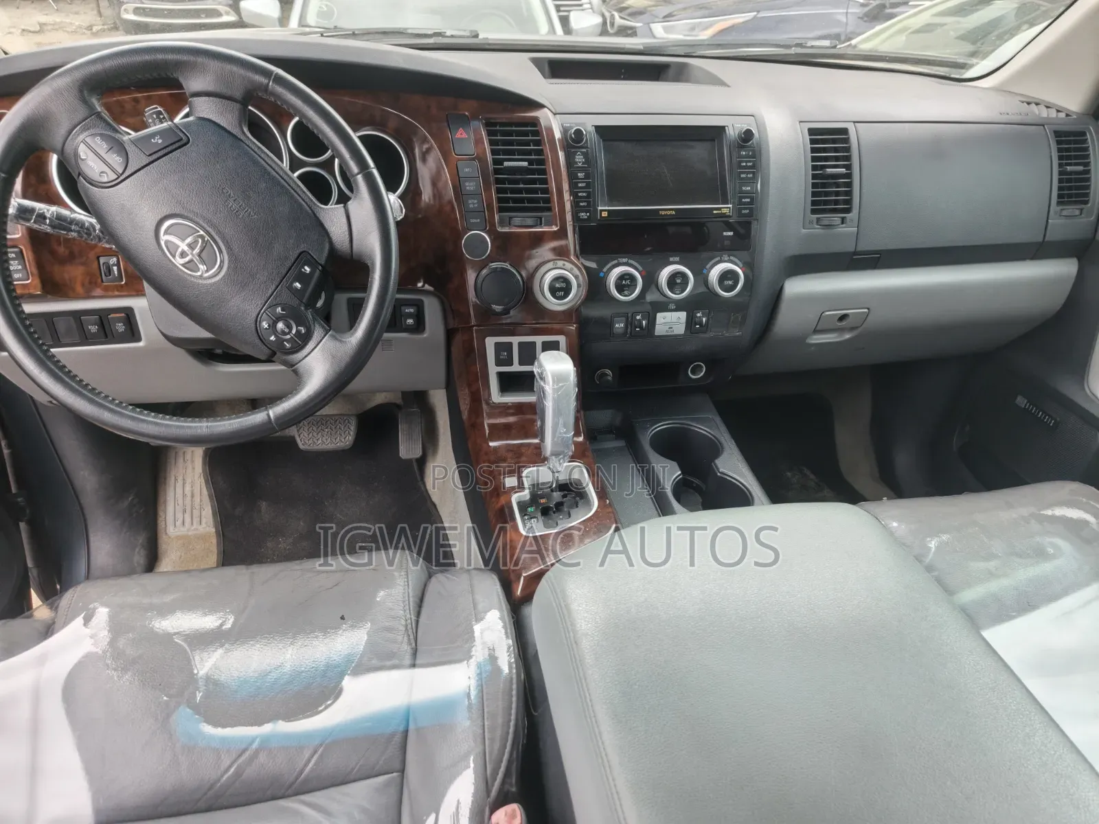 Toyota Sequoia Limited 4dr SUV 4WD (5.7L 8cyl 6A) 2008 Gray