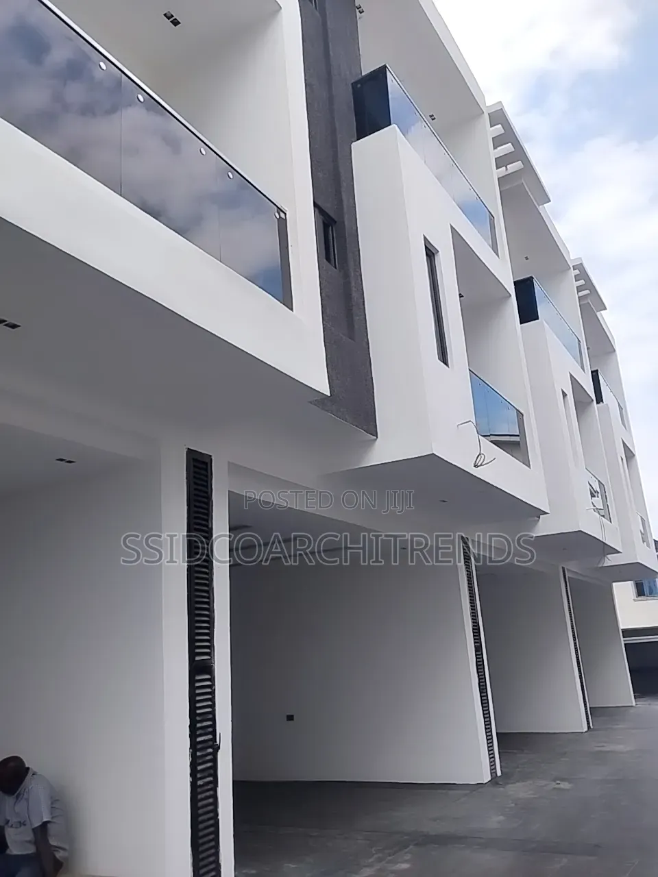 4bdrm Townhouse/Terrace in Call To Access, Ologolo for sale