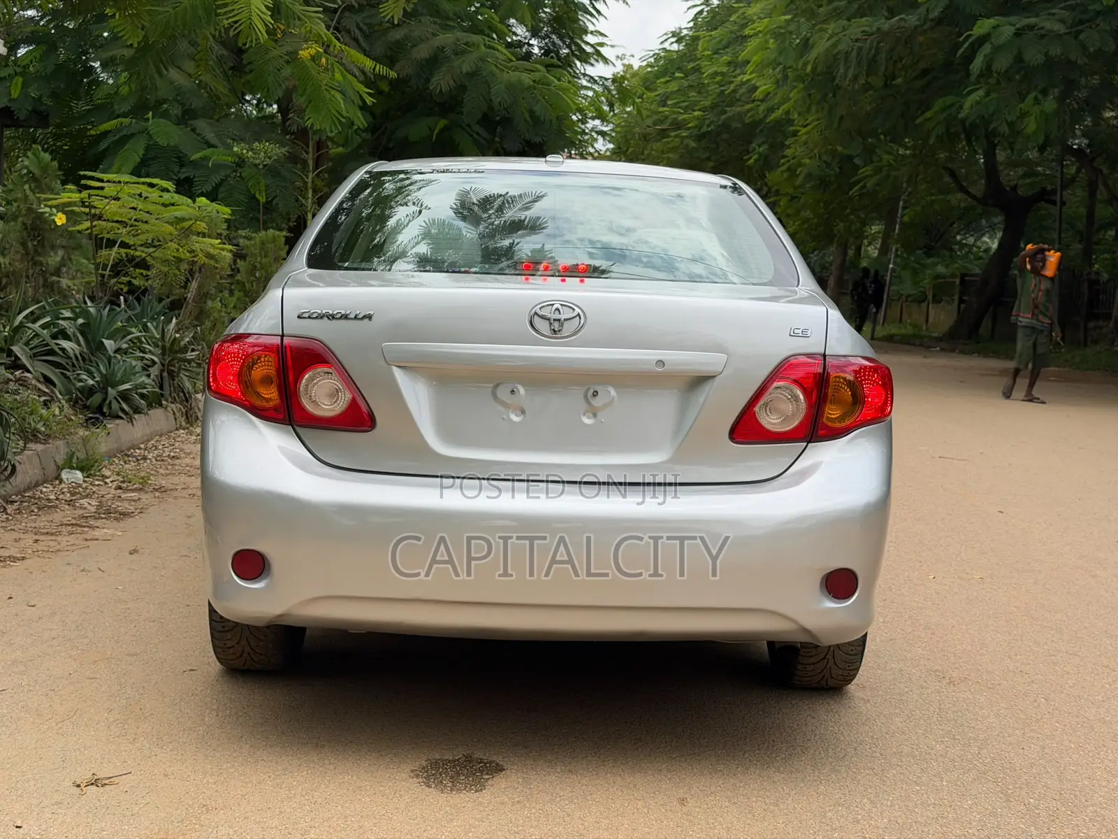 Toyota Corolla LE 4dr Sedan (1.8L 4cyl 4A) 2010 Silver