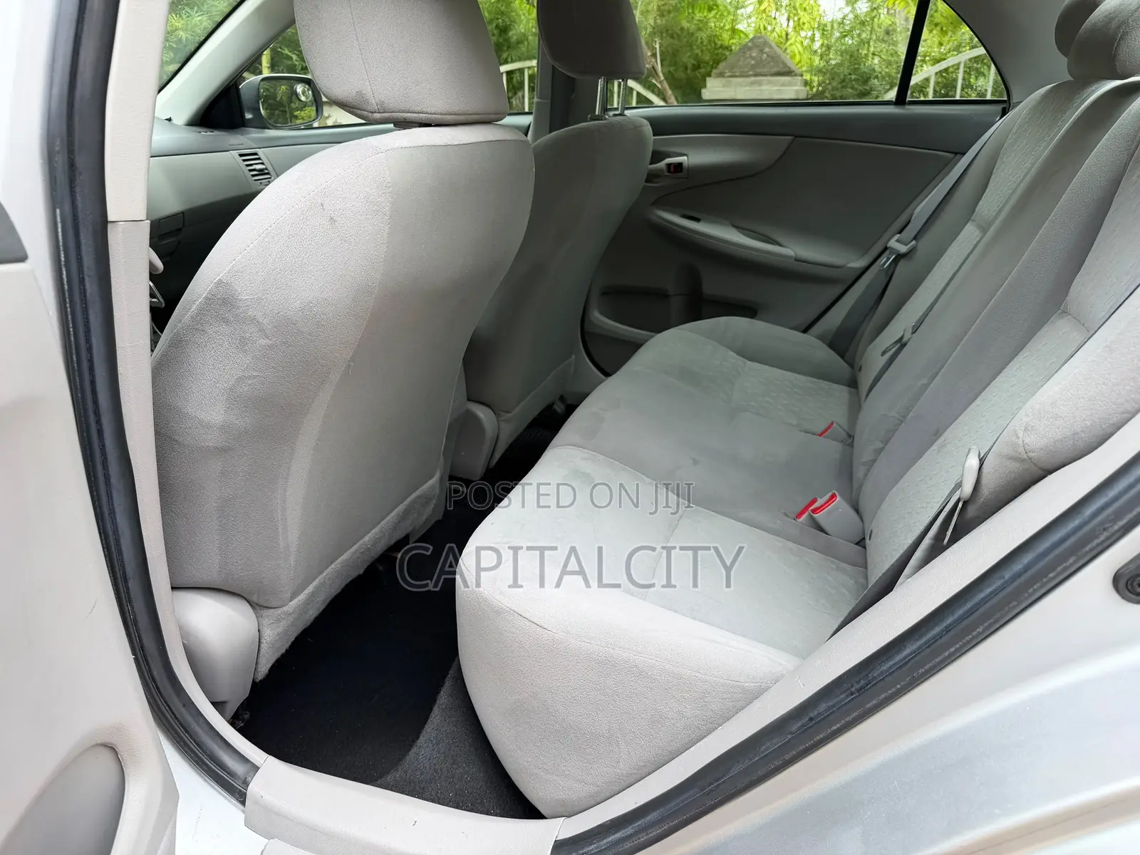Toyota Corolla LE 4dr Sedan (1.8L 4cyl 4A) 2010 Silver