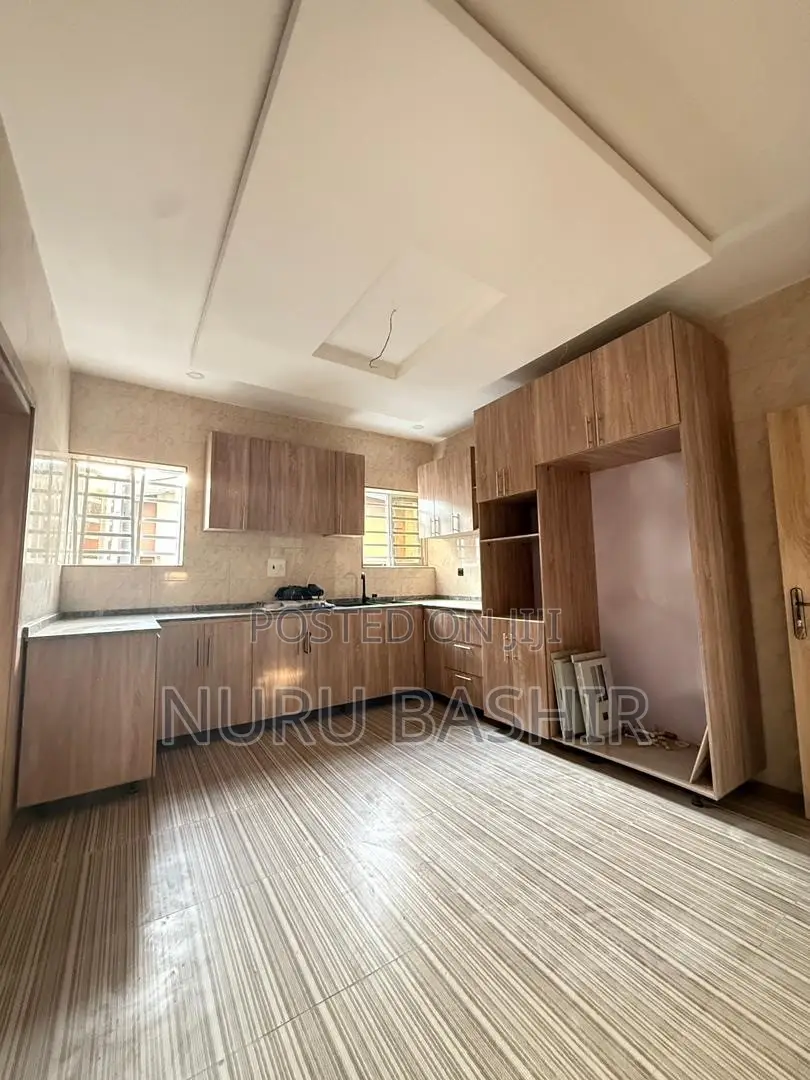 Furnished 5bdrm Duplex in Bashorun Housing, Akobo for sale