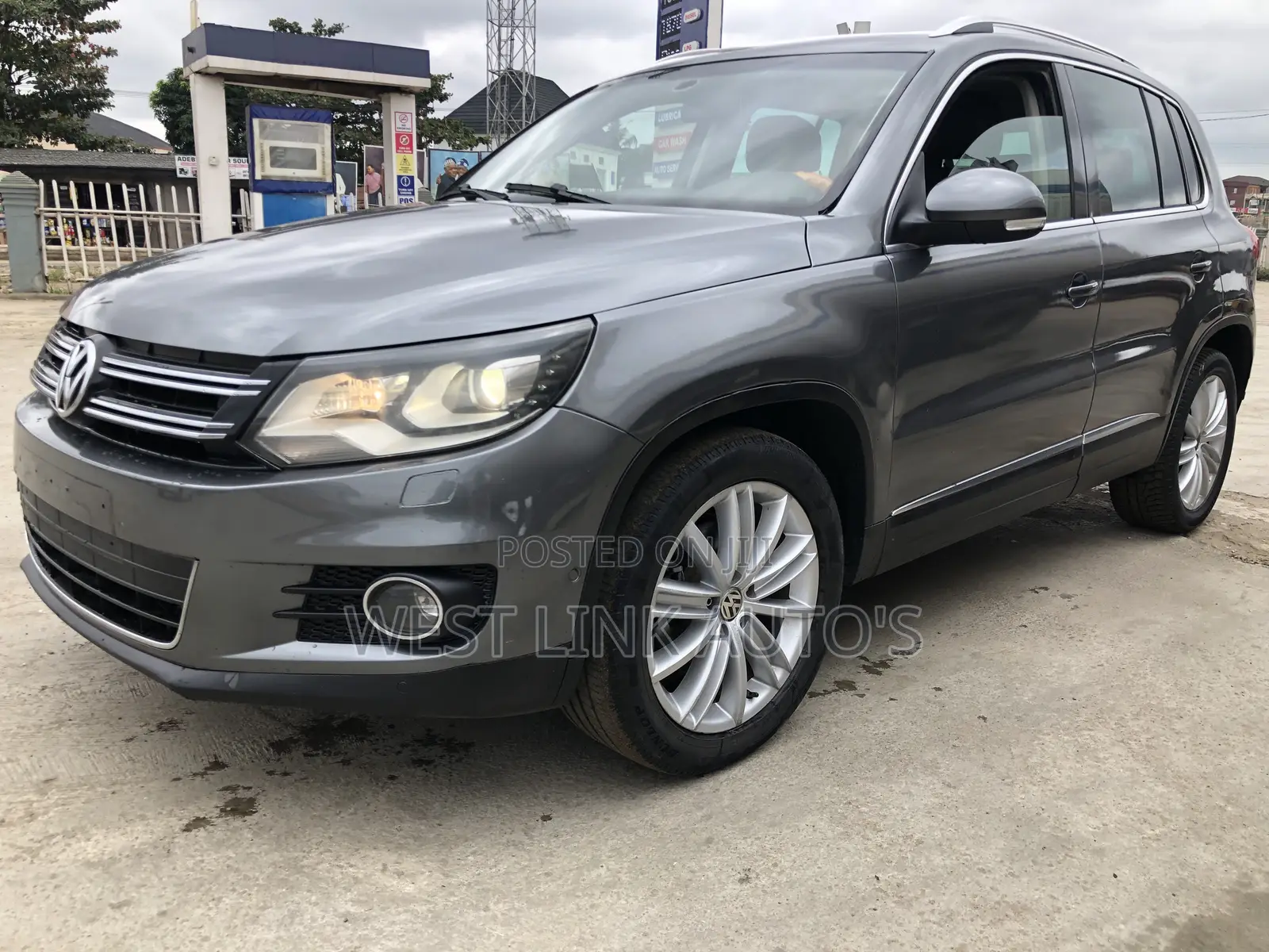 Volkswagen Tiguan S with Sunroof 2013 Gray