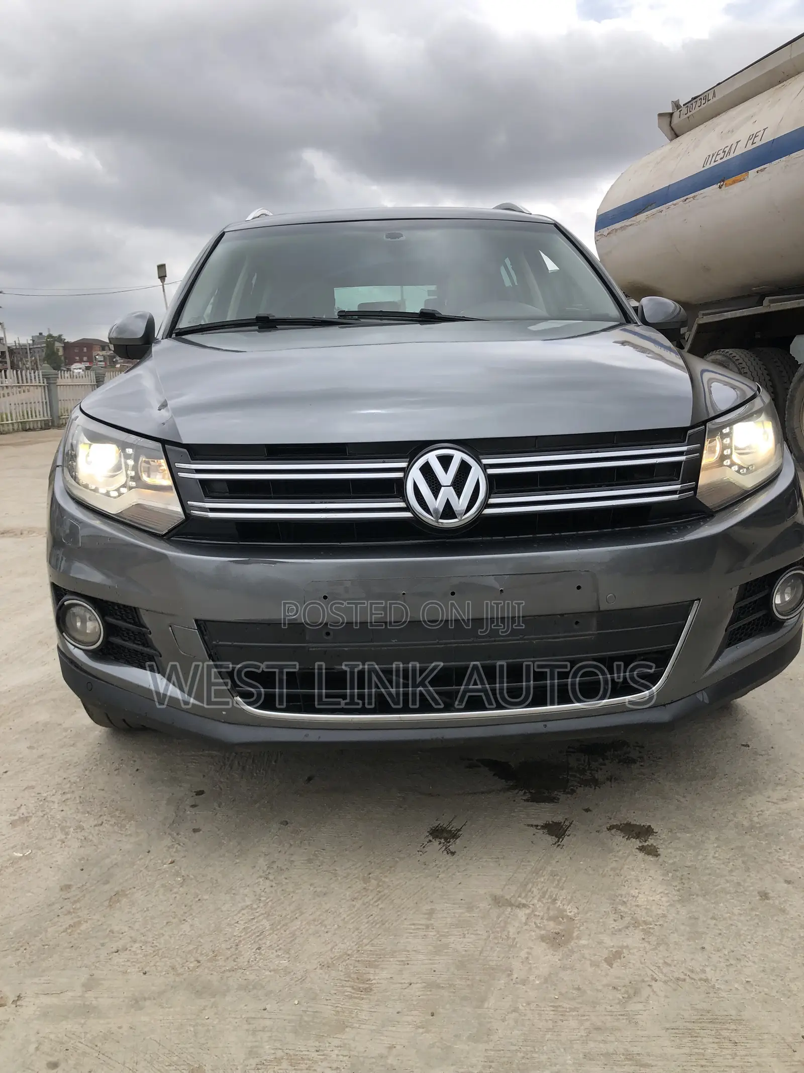 Volkswagen Tiguan S with Sunroof 2013 Gray