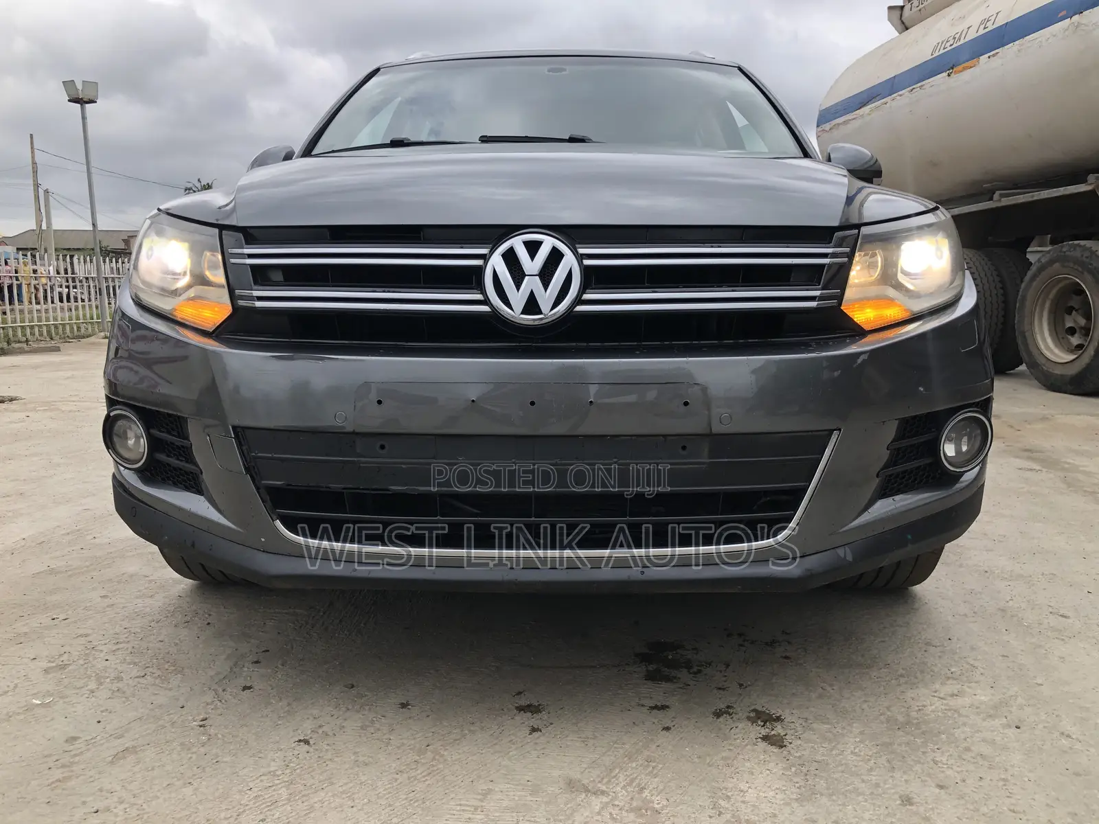 Volkswagen Tiguan S with Sunroof 2013 Gray