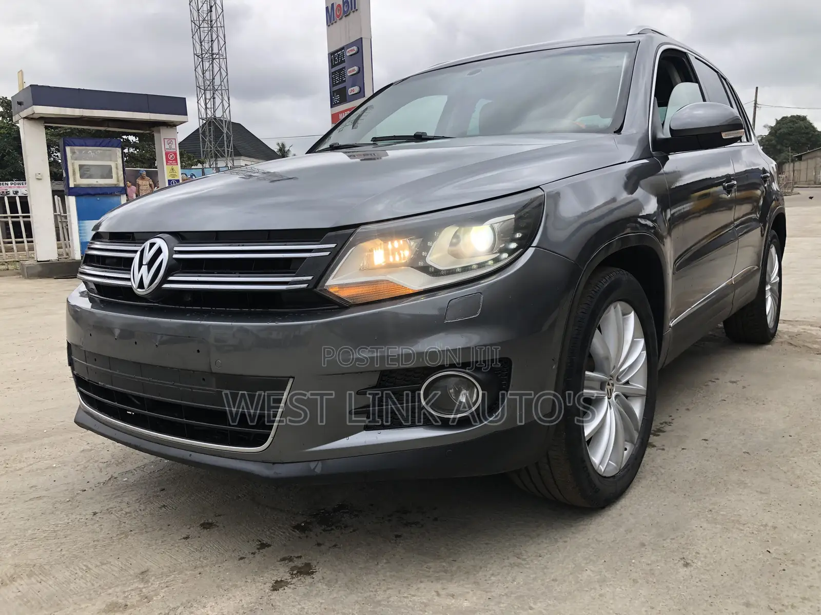Volkswagen Tiguan S with Sunroof 2013 Gray