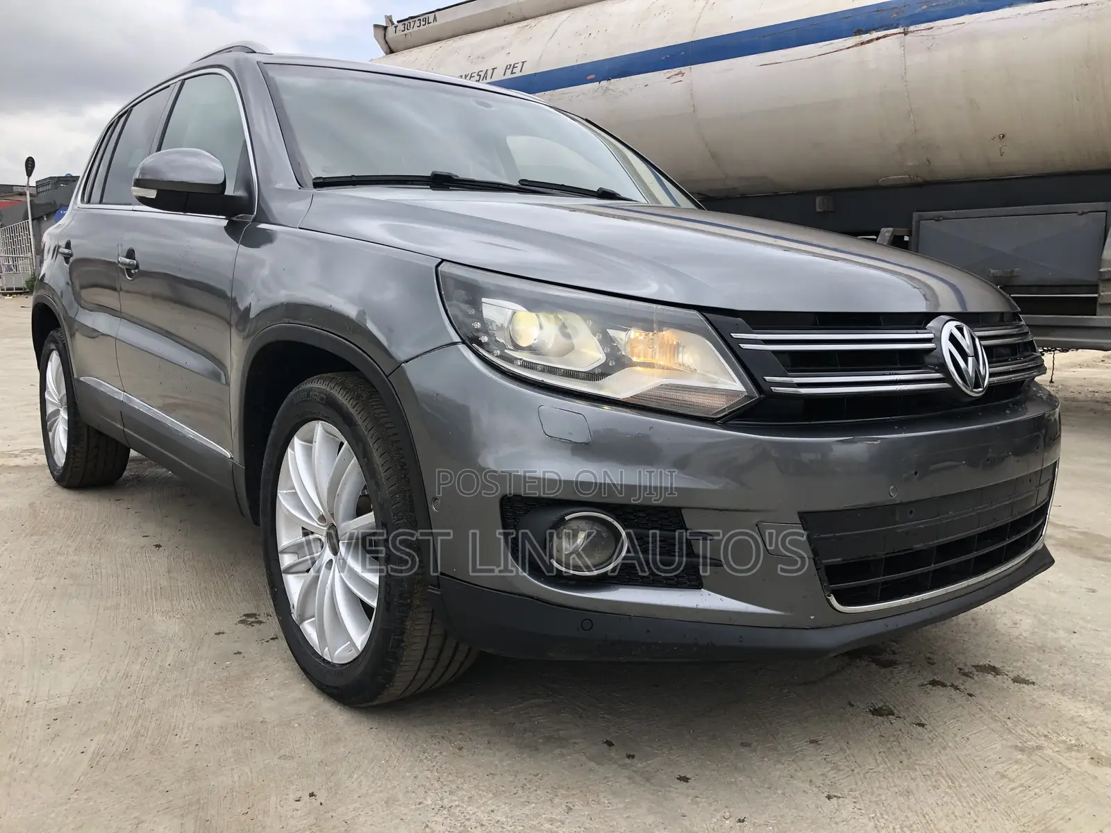 Volkswagen Tiguan S with Sunroof 2013 Gray