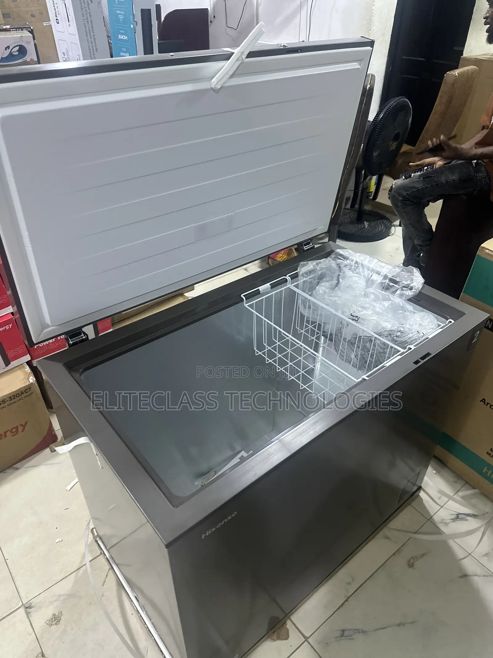 250L Hisense FC340SHI Chest Freezer