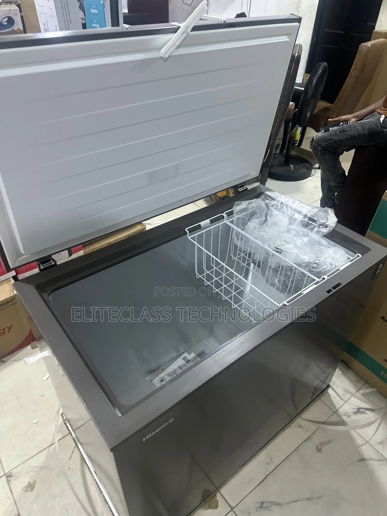 250L Hisense FC340SHI Chest Freezer