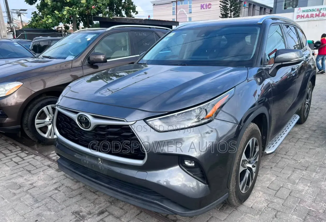 Toyota Highlander XLE 2022 Gray