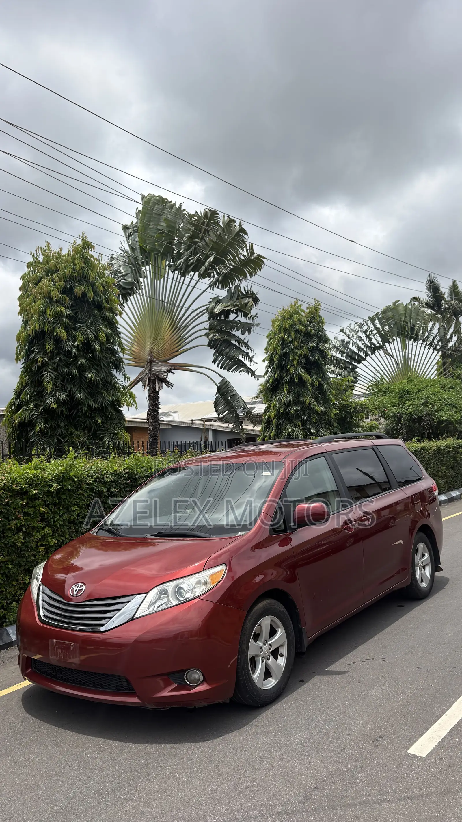 Toyota Sienna LE 8 Passenger 2012 Red