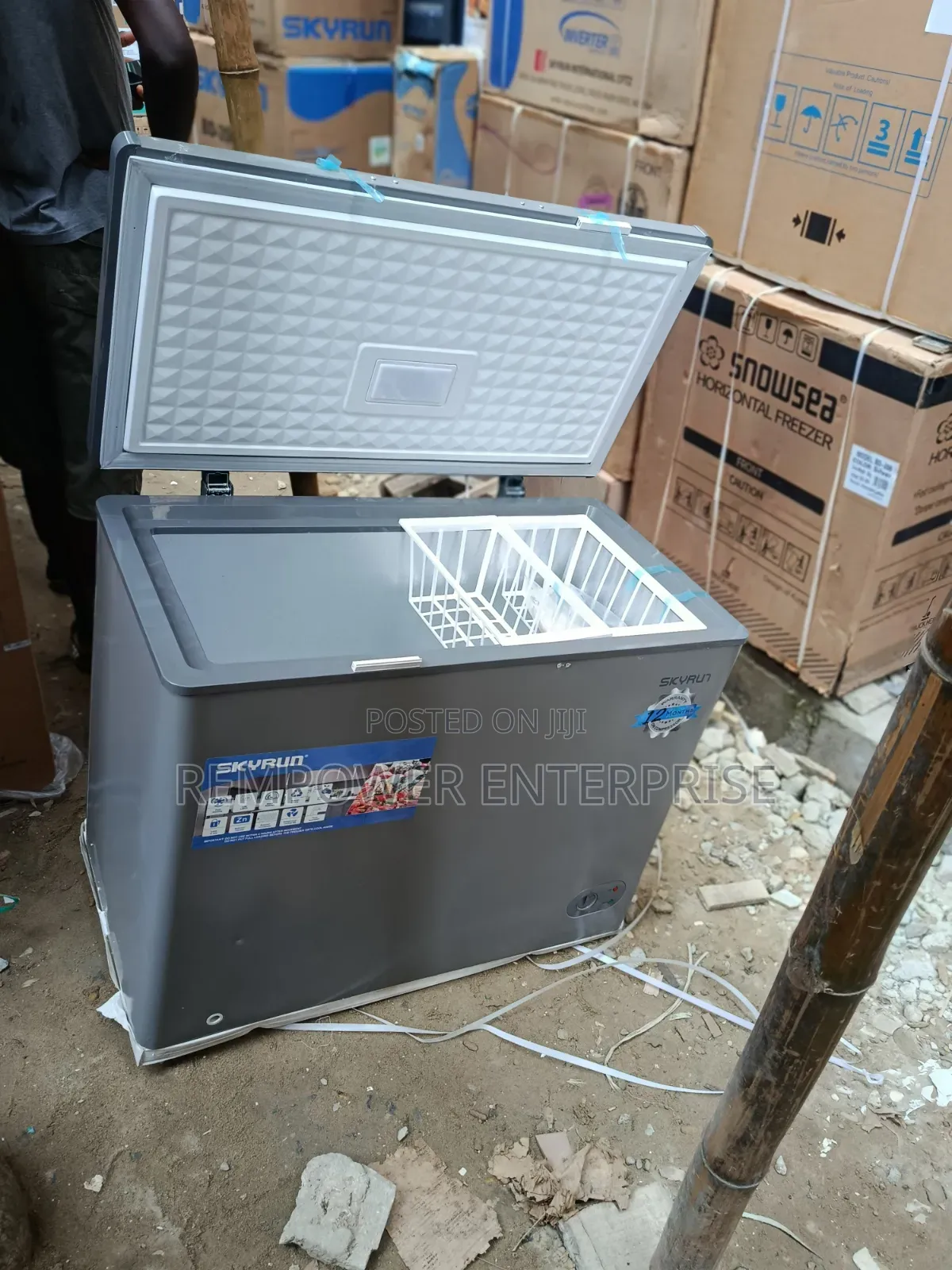 Skyrun Chest Freezer BD200HNW