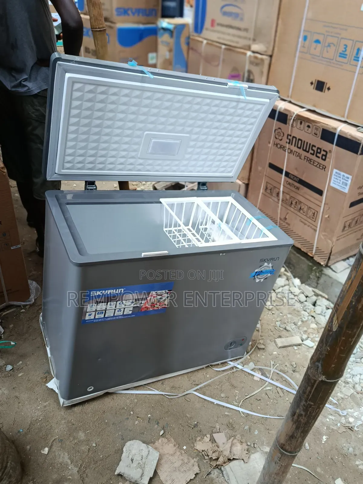 Skyrun Chest Freezer BD200HNW