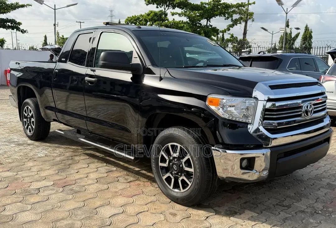 Toyota Tundra 2015 Black