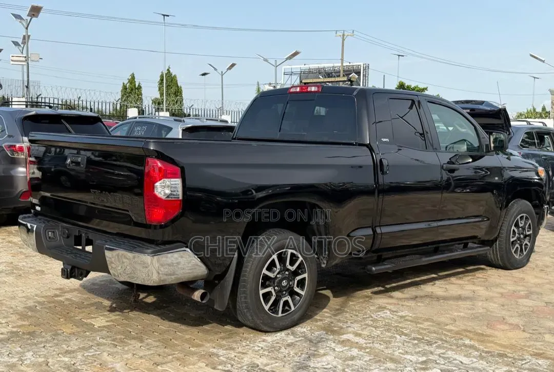 Toyota Tundra 2015 Black