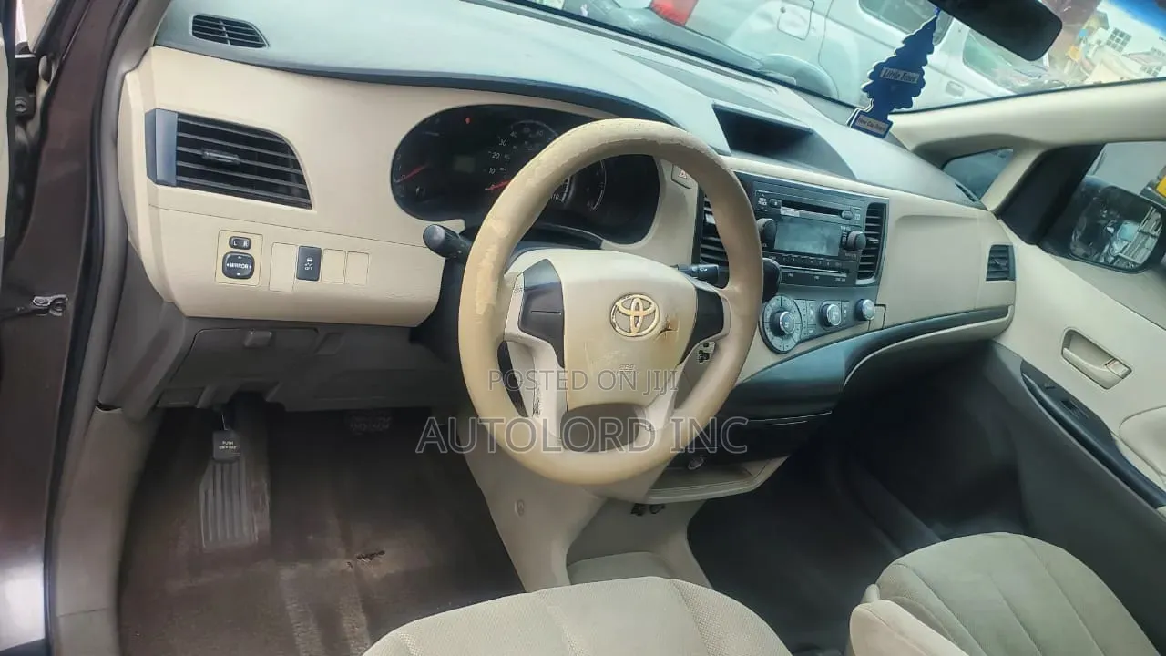 Toyota Sienna LE 8 Passenger 2011 Gray