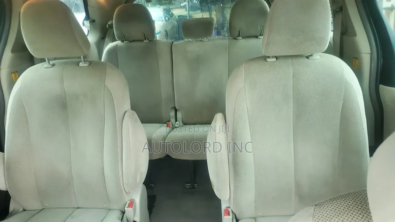 Toyota Sienna LE 8 Passenger 2011 Gray