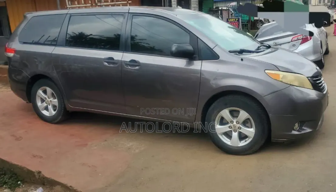 Toyota Sienna LE 8 Passenger 2011 Gray