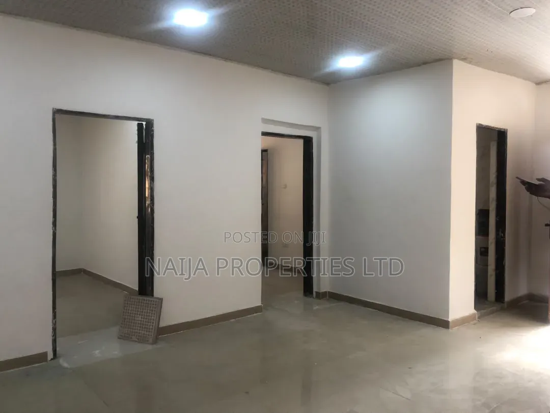 2bdrm Apartment in Lekki Phase 1 for rent