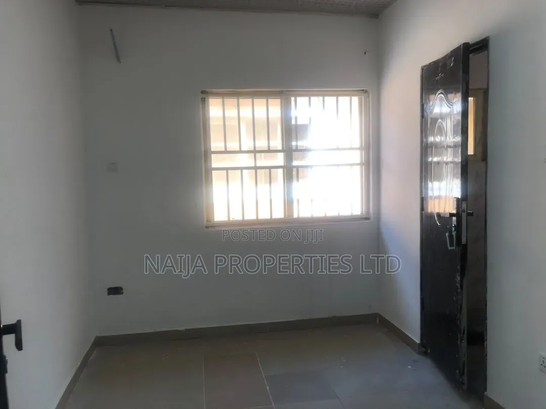 2bdrm Apartment in Lekki Phase 1 for rent