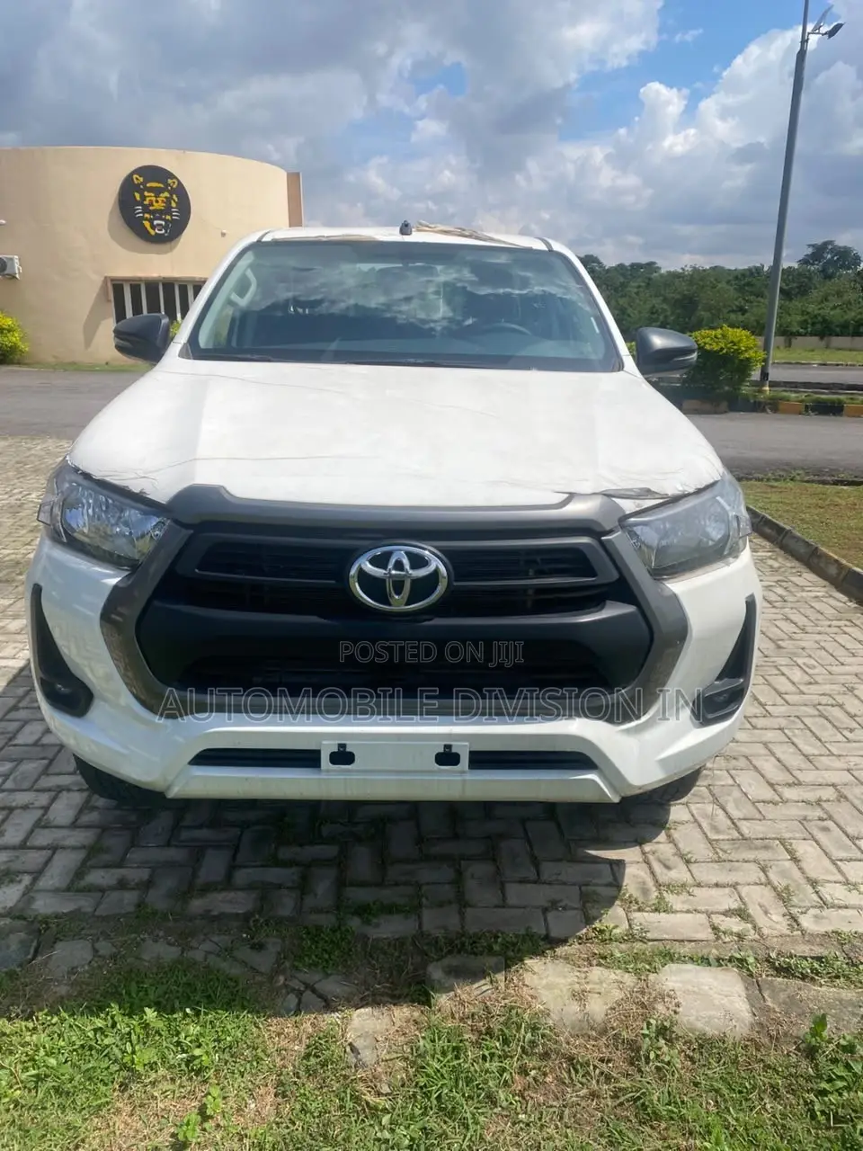 Toyota Hilux 2025 White