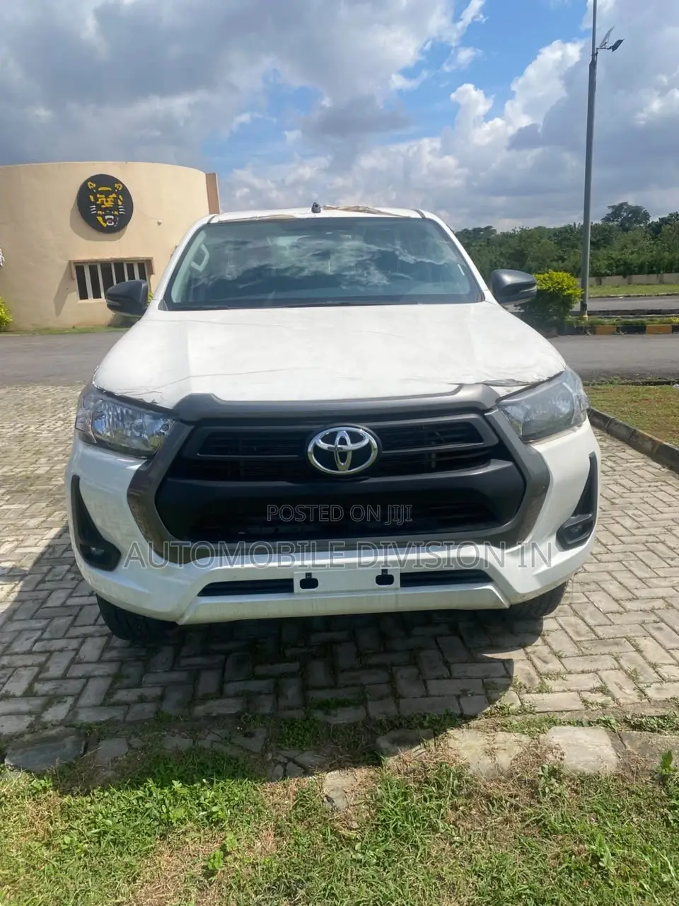 Toyota Hilux 2025 White