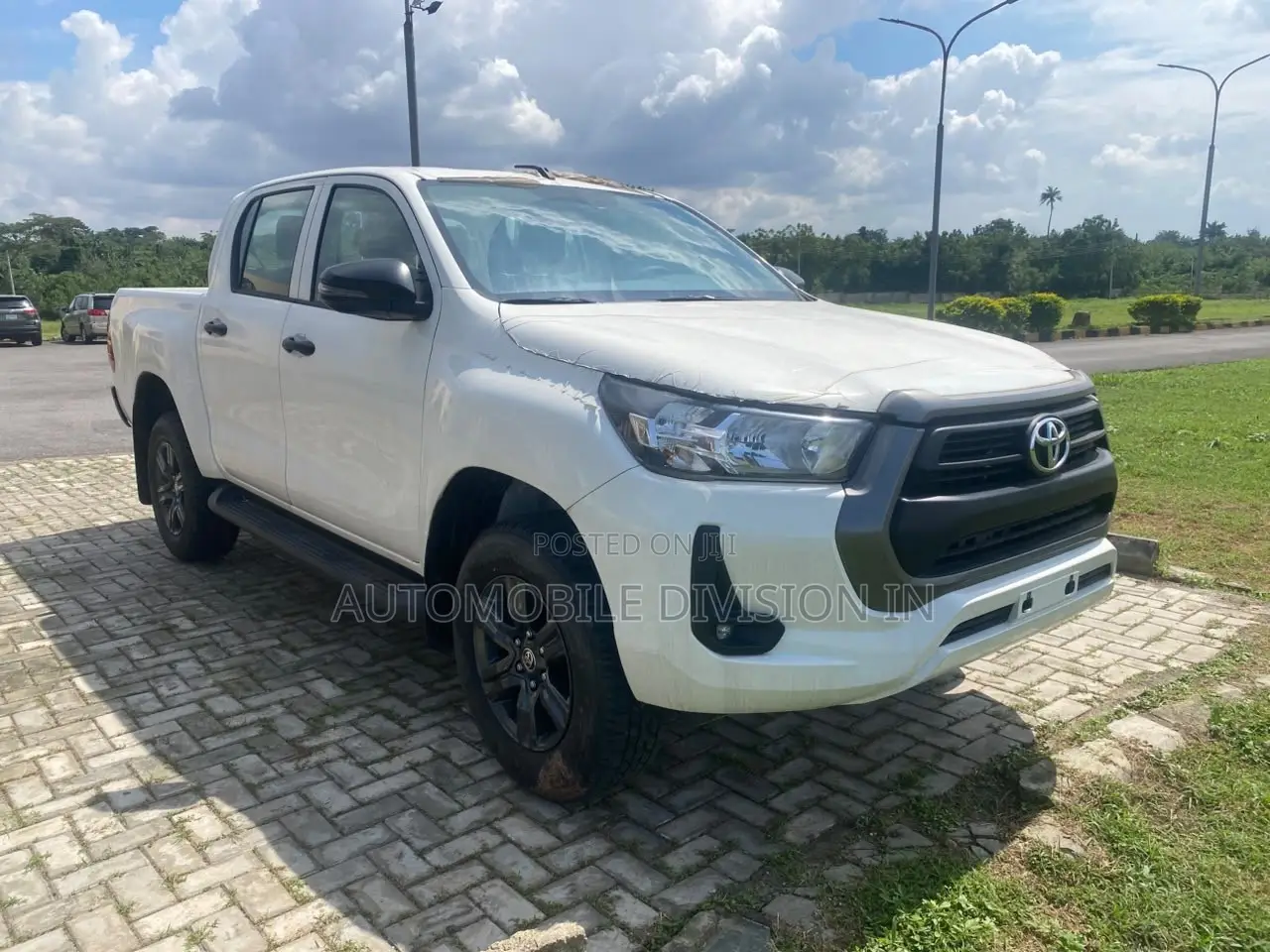 Toyota Hilux 2025 White