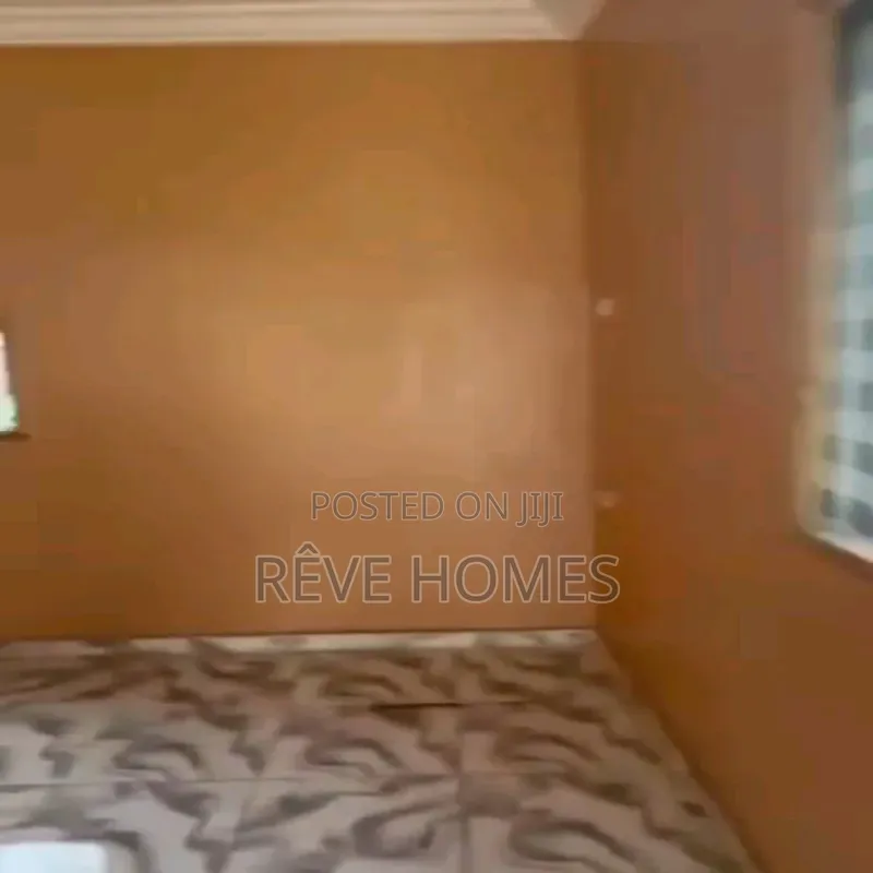 Mini Flat in Alagomeji for rent