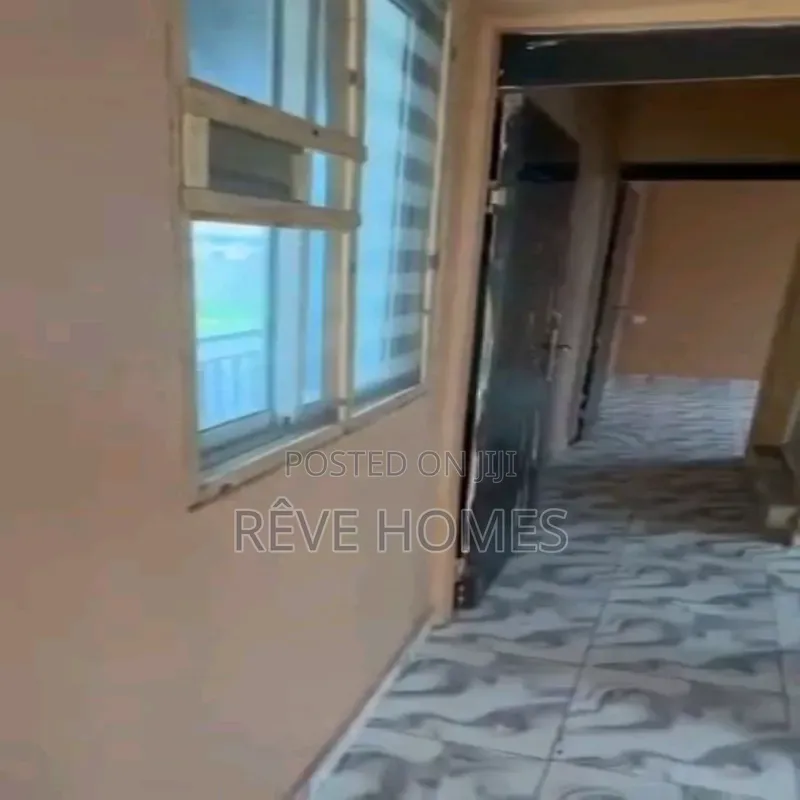 Mini Flat in Alagomeji for rent