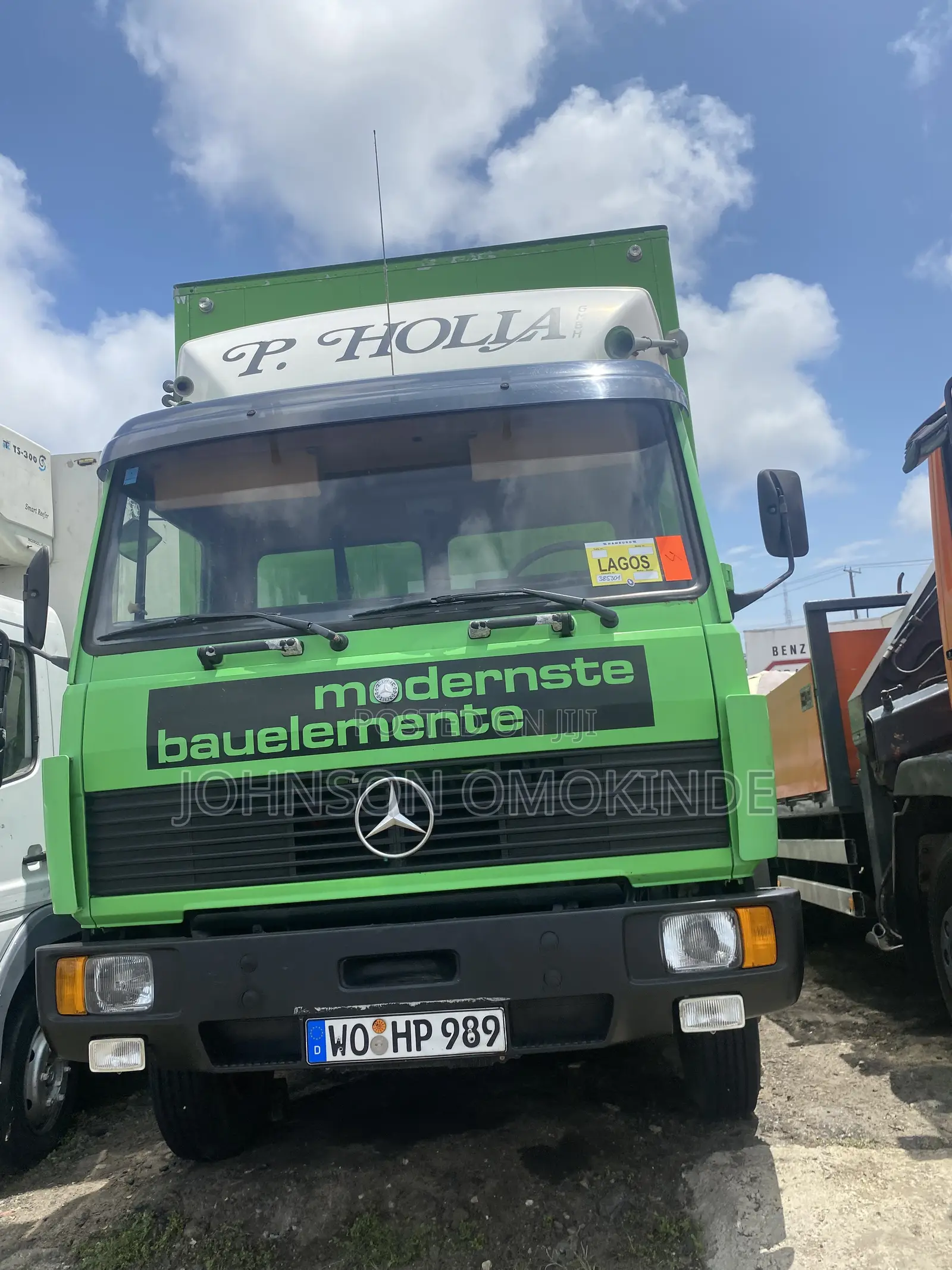 Mercedes Benz 817 Container Truck
