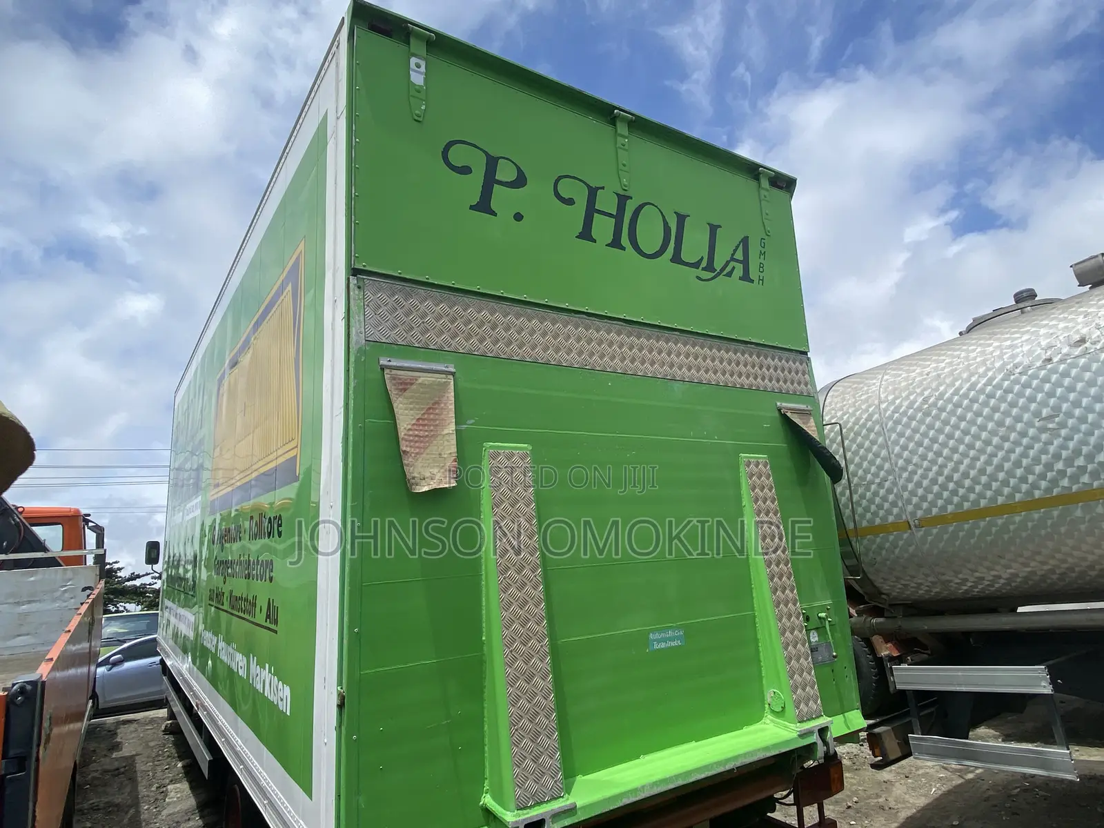Mercedes Benz 817 Container Truck