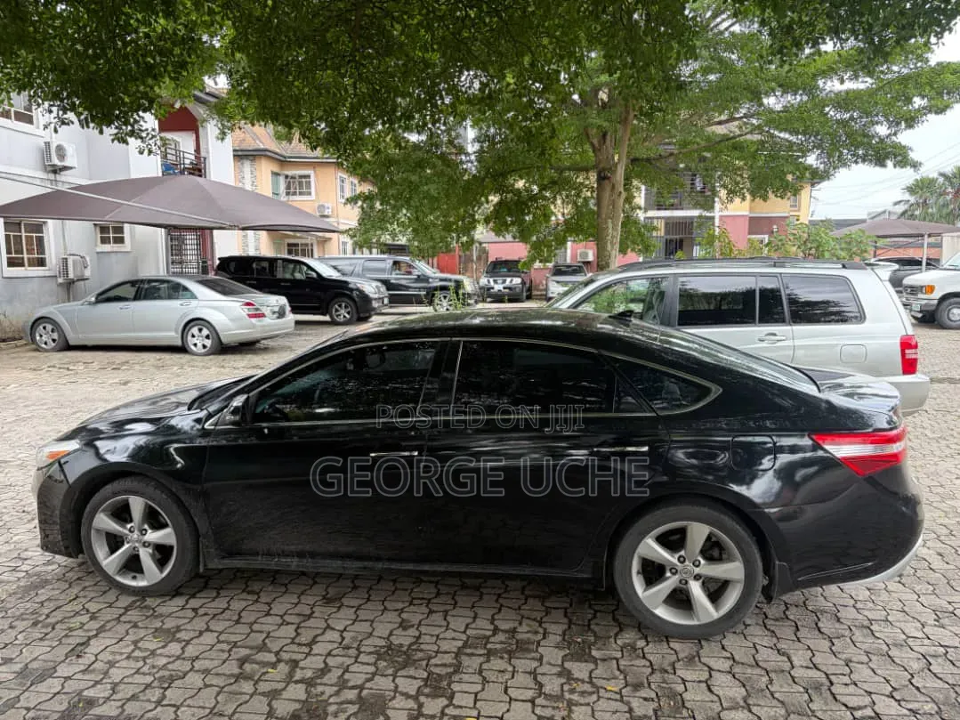 Toyota Avalon XLE Premium Sedan FWD (3.5L 6cyl 6A) 2013 Black