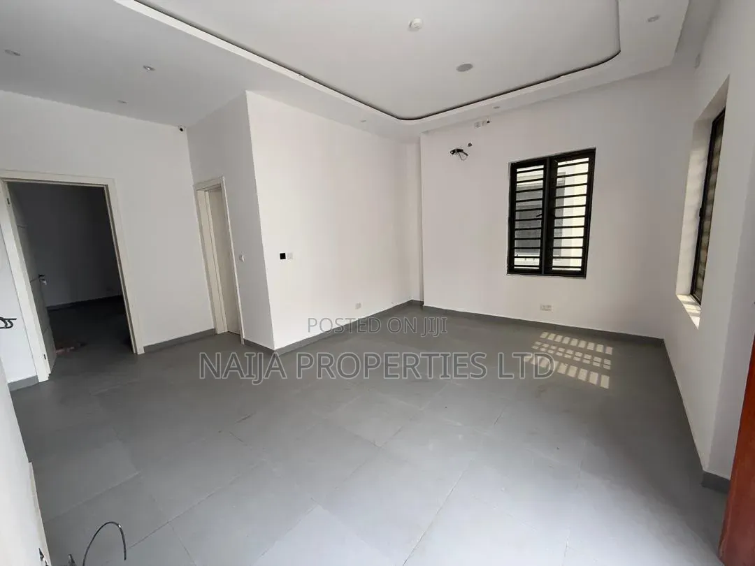 5bdrm Duplex in Lekki Phase 1 for rent