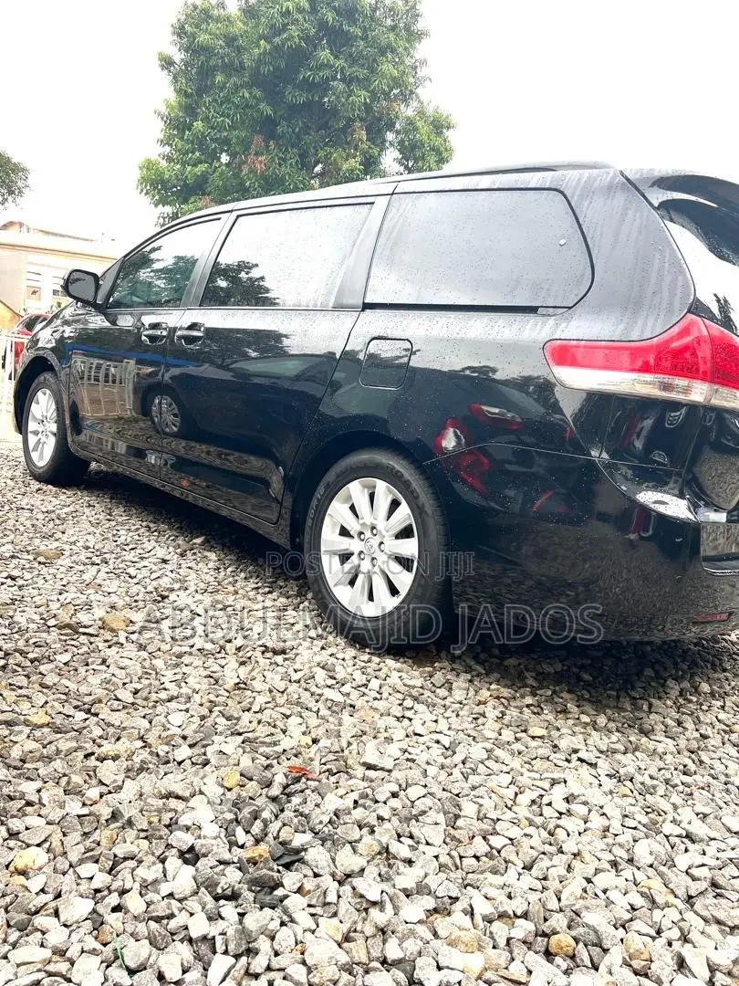 Toyota Sienna 2012 Black