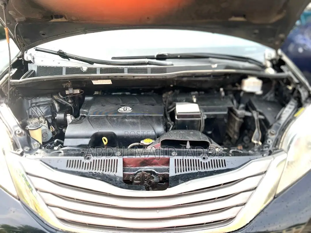 Toyota Sienna 2012 Black