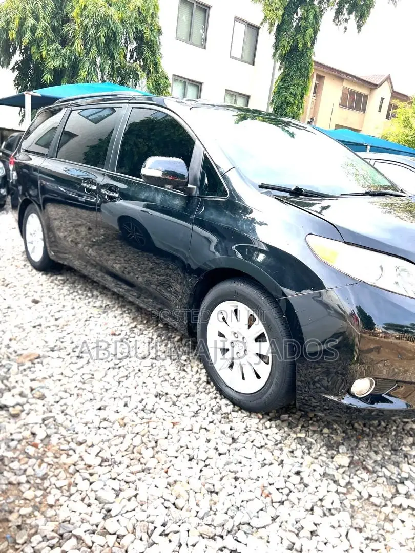 Toyota Sienna 2012 Black