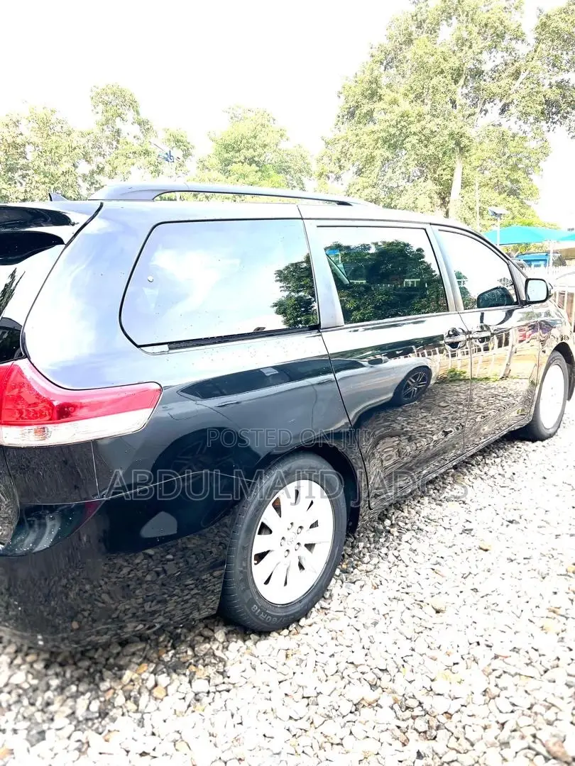 Toyota Sienna 2012 Black
