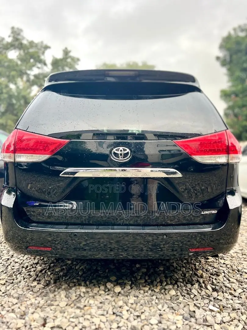 Toyota Sienna 2012 Black