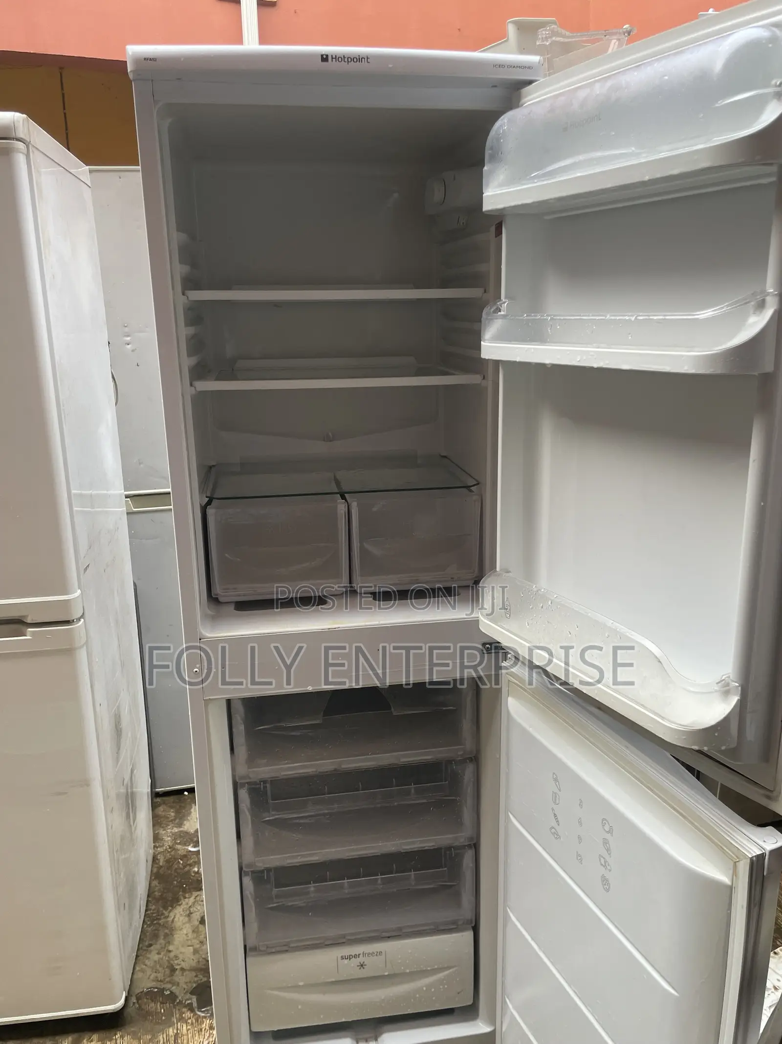 Hotpoint Freestanding Bottom-Freezer Fridge Freezer