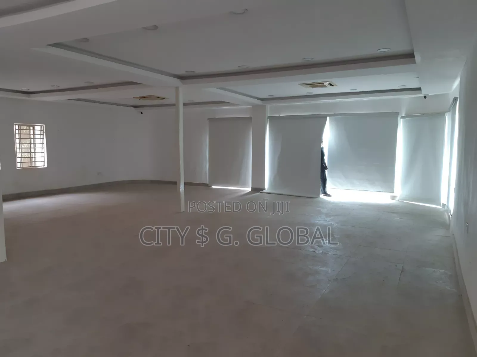 A Space for Showroom / Restaurant ₩ Church