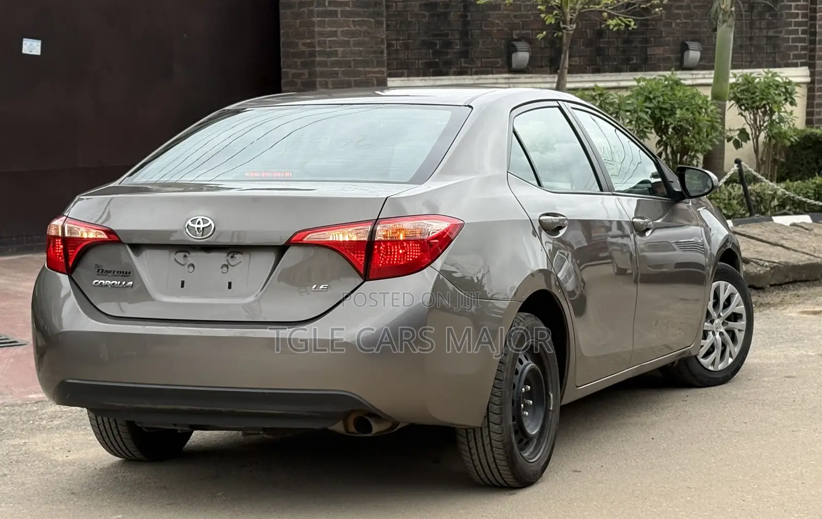 Toyota Corolla LE (1.8L 4cyl 2A) 2019 Gray