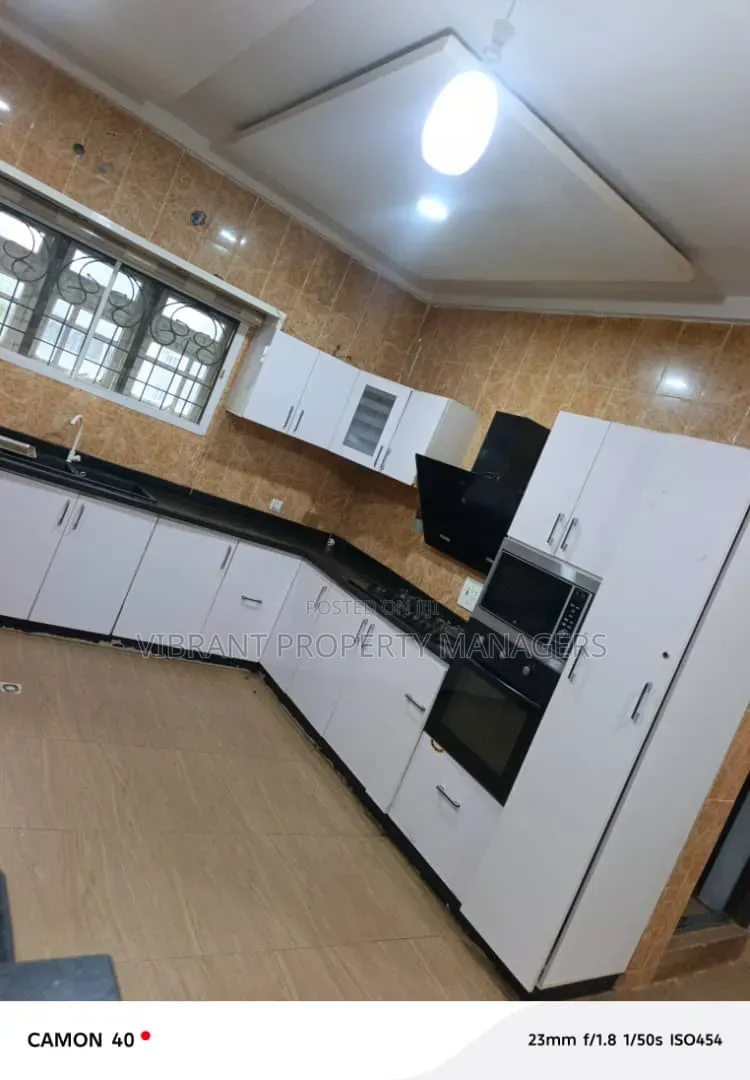 4bdrm Duplex in Makarfi Estate for rent