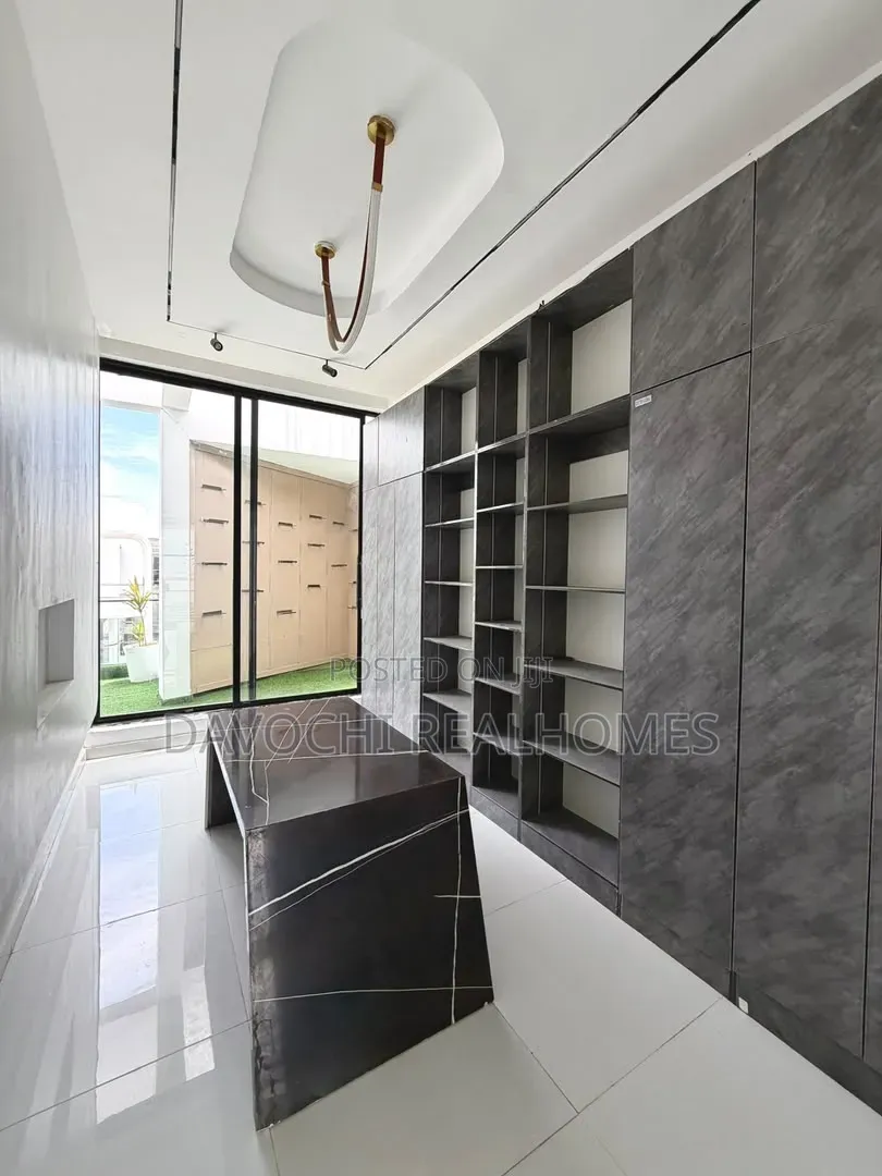 4bdrm Duplex in Chevron for sale