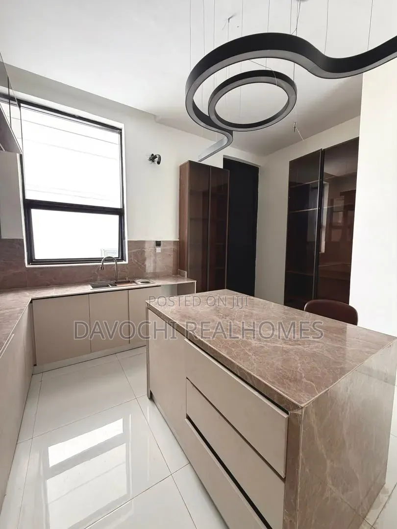 4bdrm Duplex in Chevron for sale