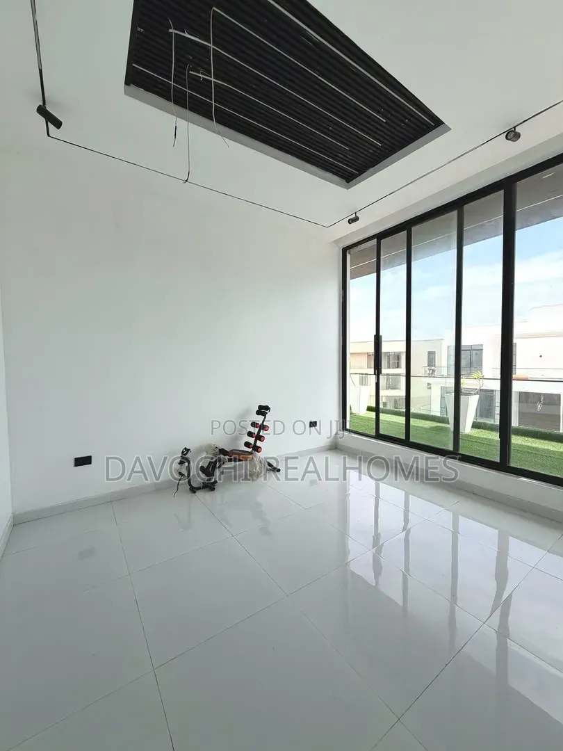 4bdrm Duplex in Chevron for sale