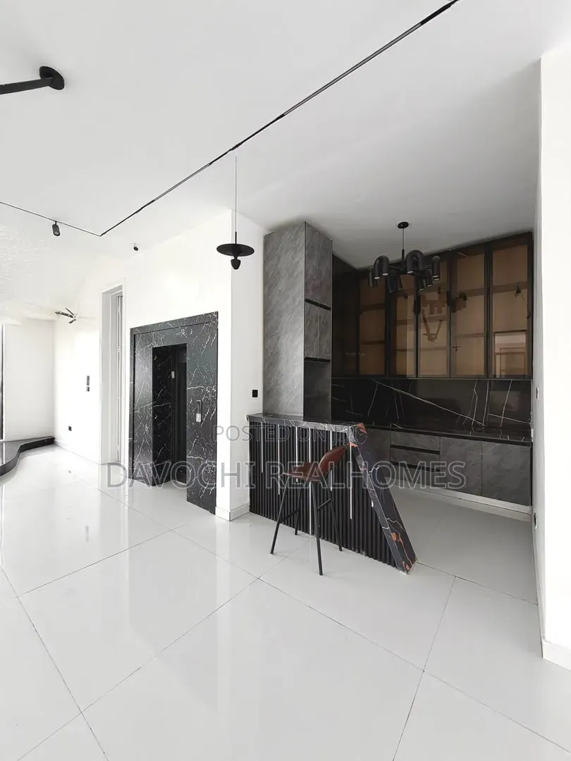 4bdrm Duplex in Chevron for sale